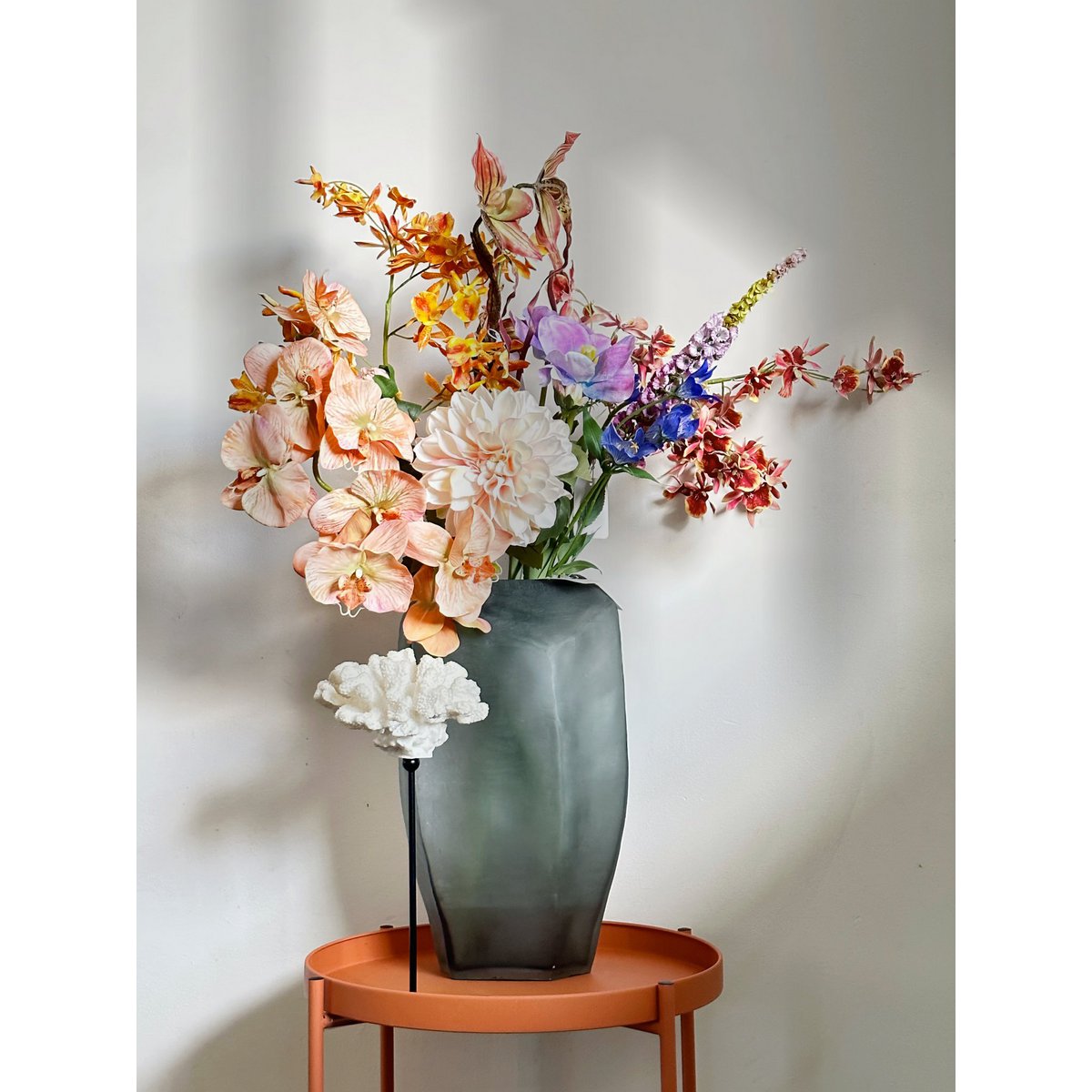 Koraaldecoratie met metalen standaard H30xB25xD25 cm wit