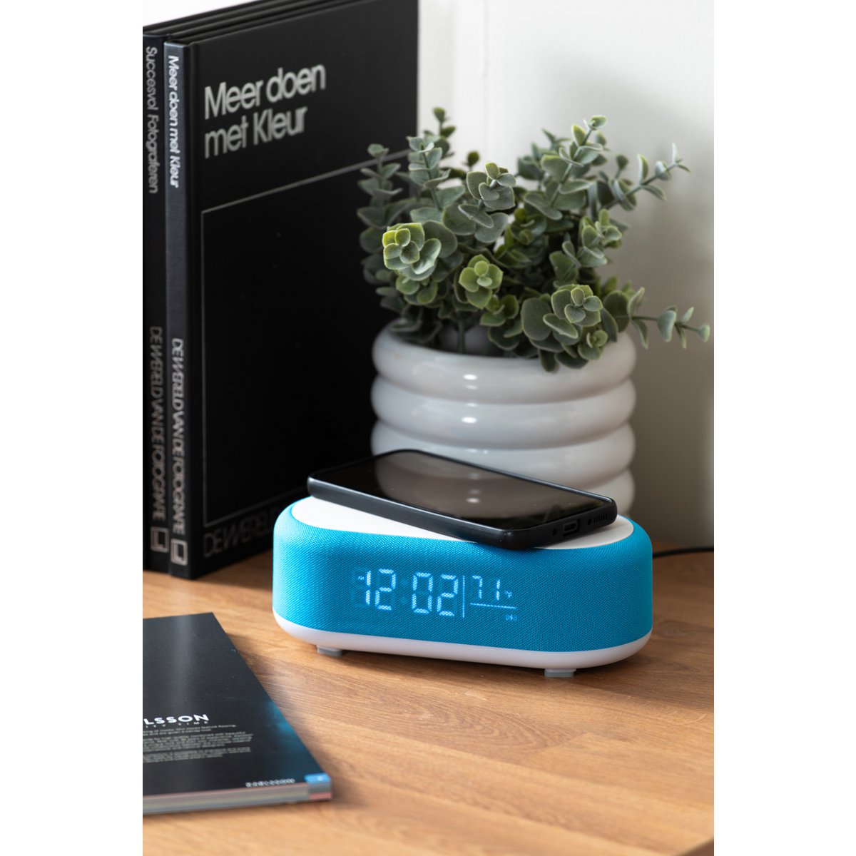 Wekker met draadloze telefoonoplader en Bluetooth