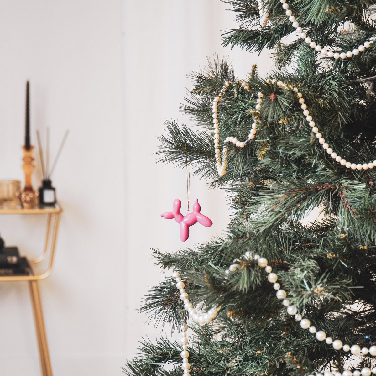 Kerstornament ballon hond keramiek roze 6,5x3x6 cm