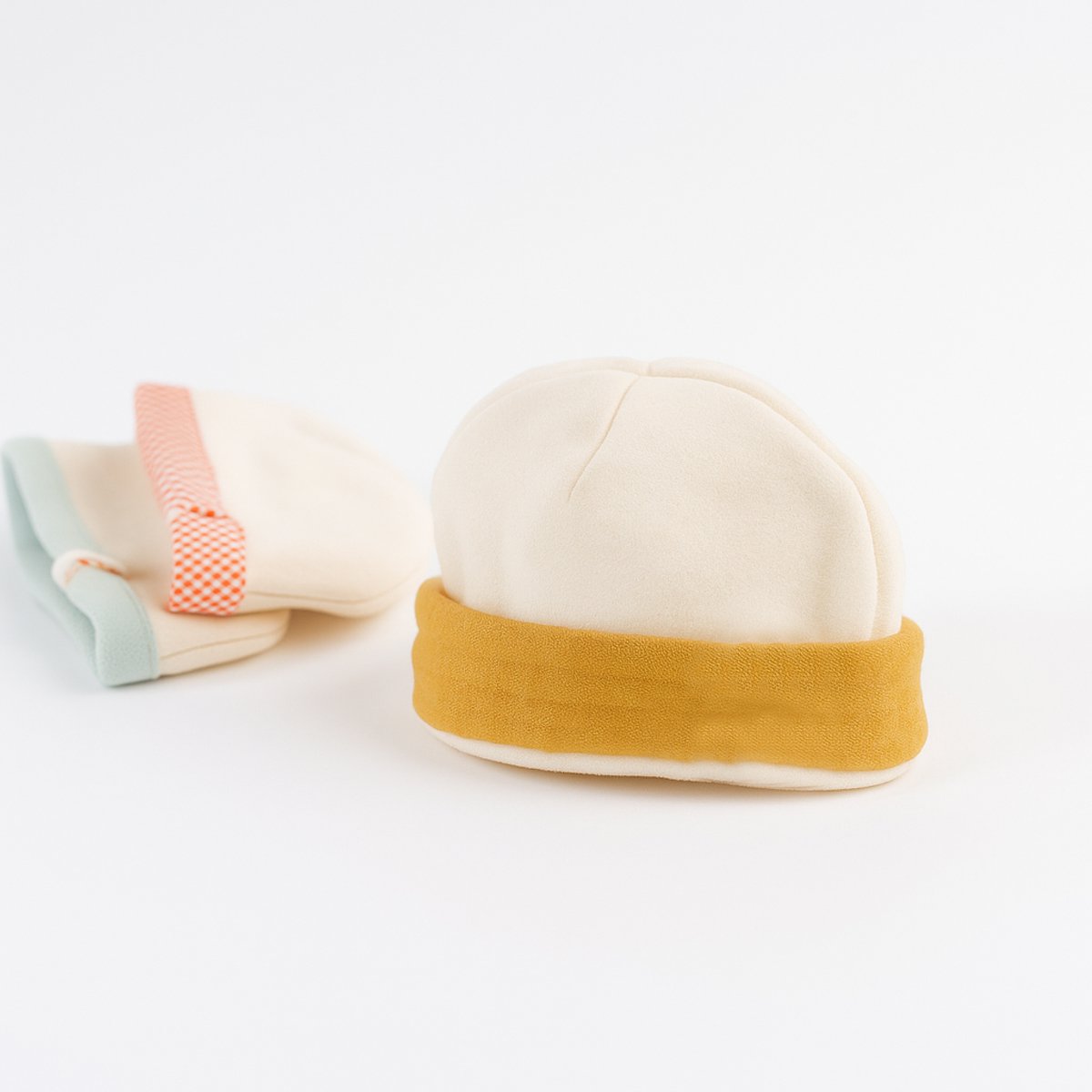 Newborn hat in white and honey organic cotton