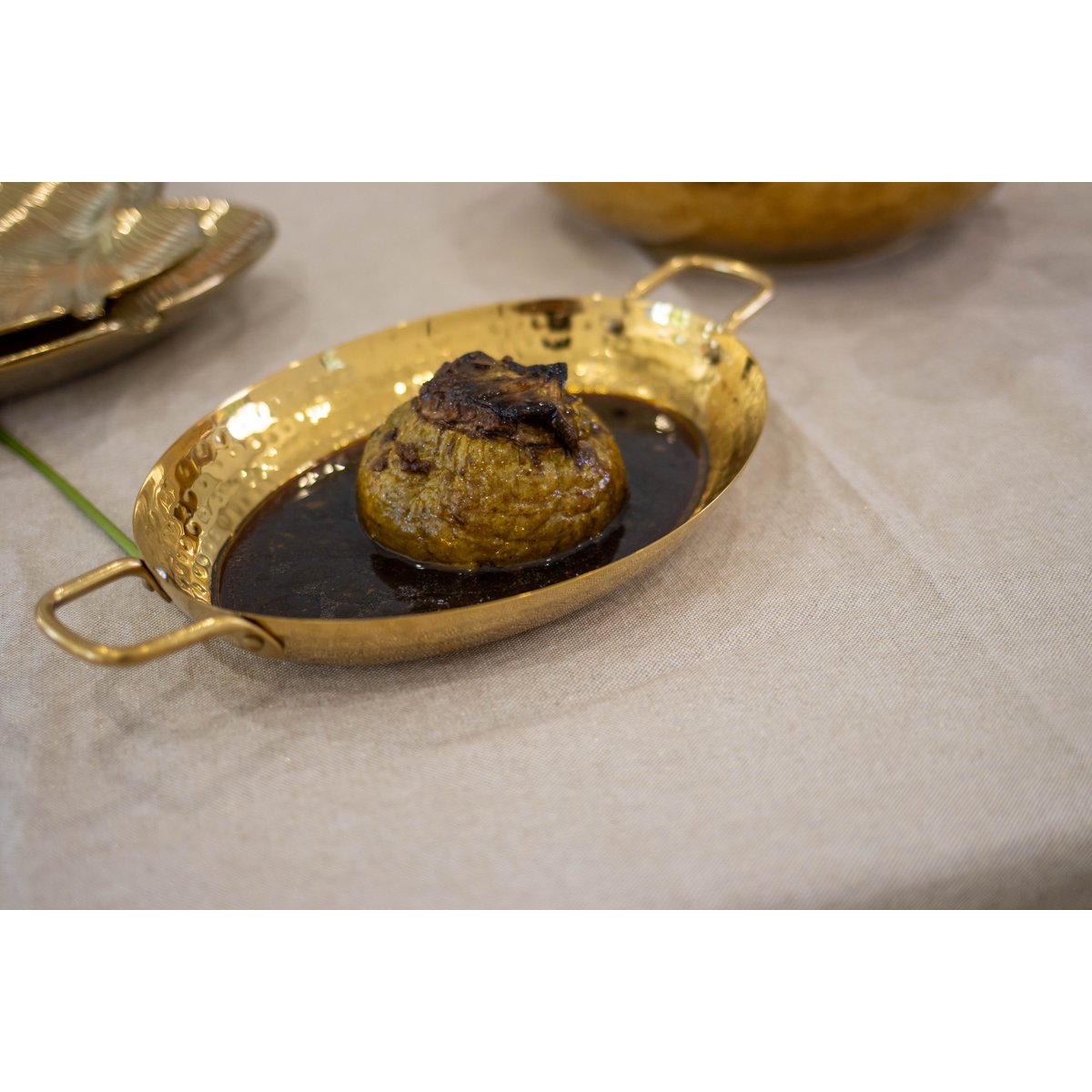 Gold oval saucepan 25x18.5x4cm