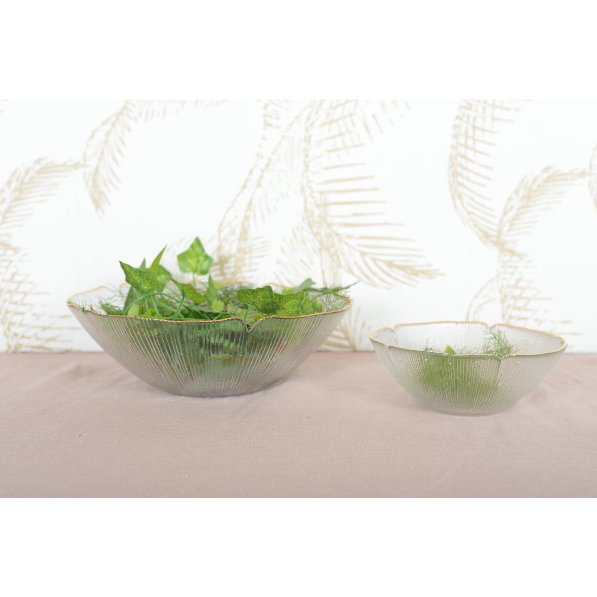 Glass flower vase with gold rim 16 cm