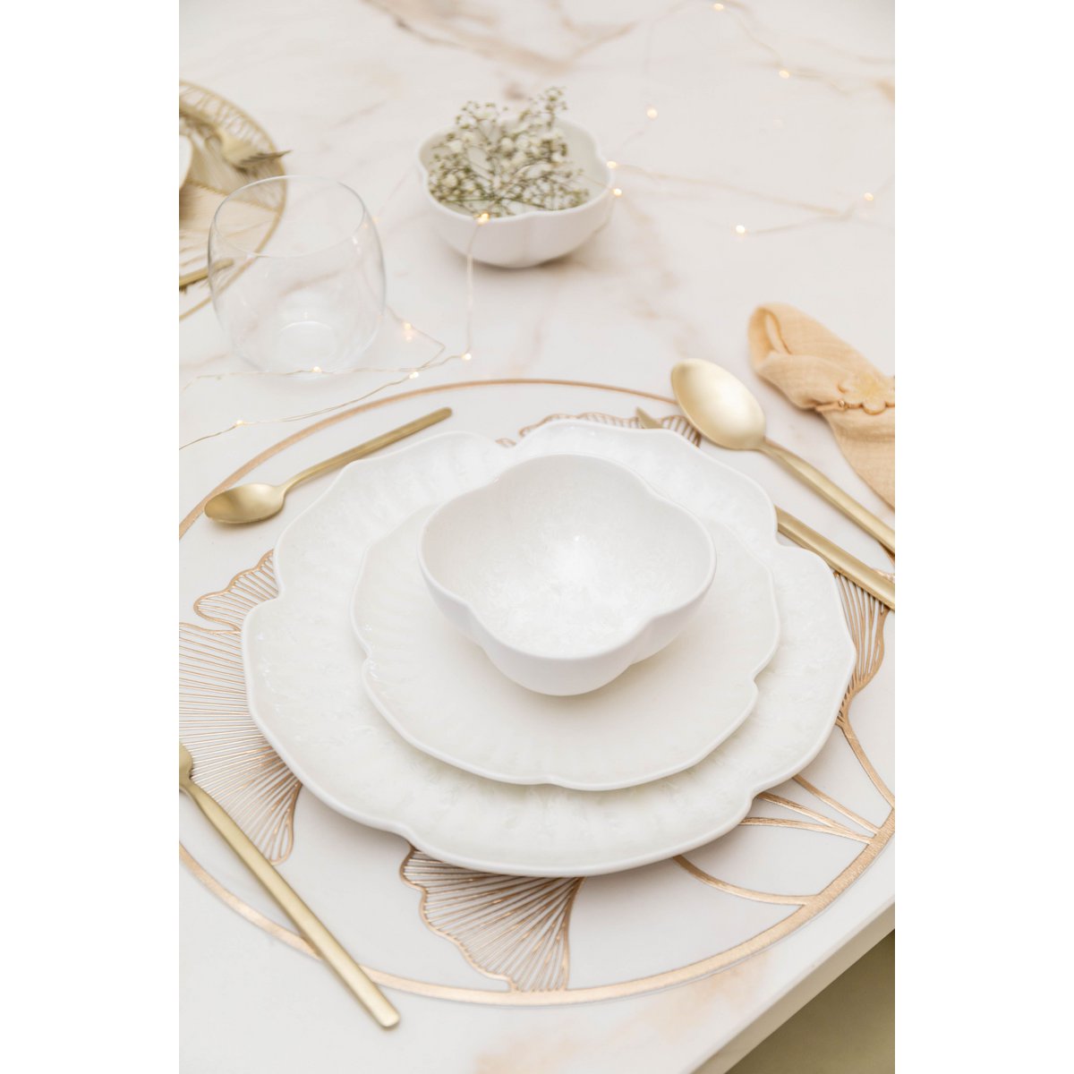 Porseleinen bord 25,5 cm wit bloemmotief