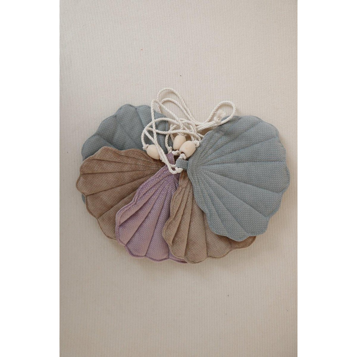 Velvet Garland with Shells "Grey Mint"