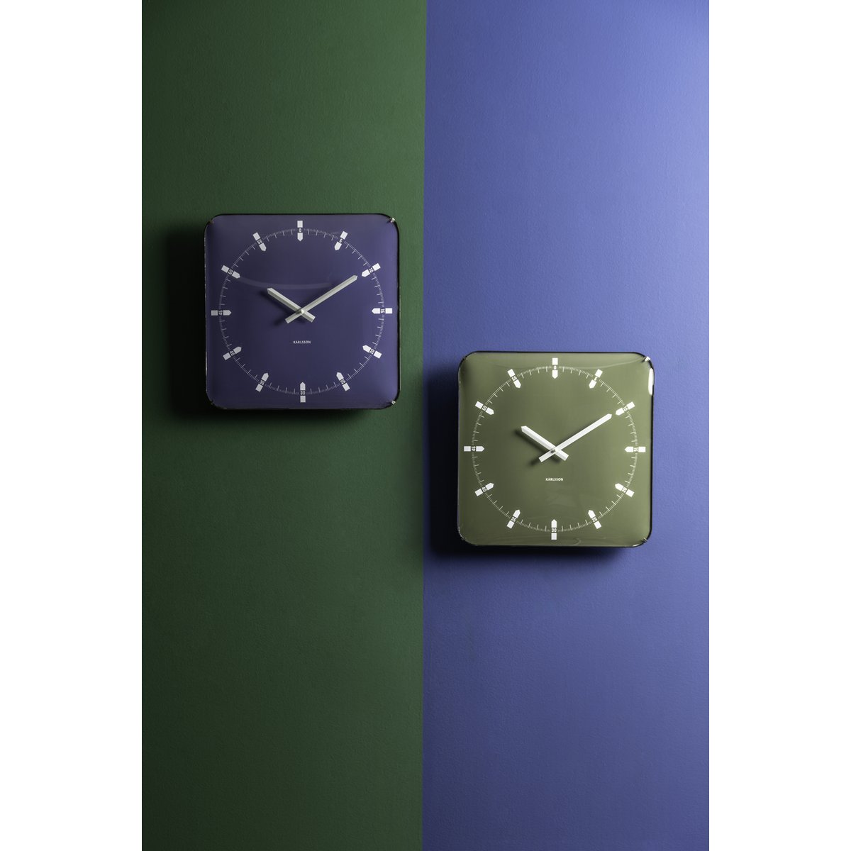 Wandklok 35x35 cm plastic blauw
