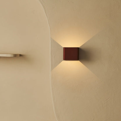 TESS Bronze oplaadbare wandlamp - Bewegingssensor, 20 verschillende lichtmodi, dimable, magnetische suspensiesysteemlamp en inclusief afstandsbediening