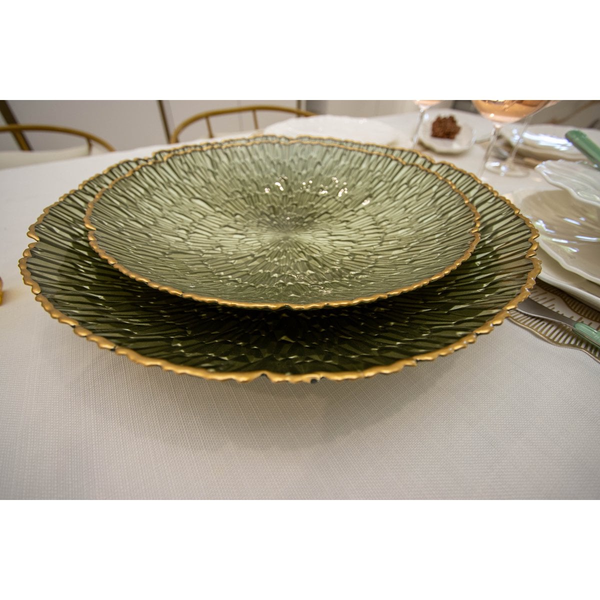 Groene kom met gouden rand 32,5 cm