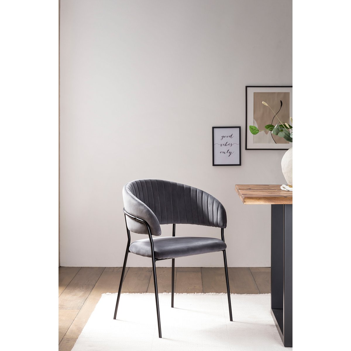 Fauteuil grijs fluweel matzwart metaal 55x50x80 cm