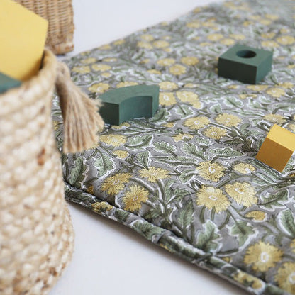 FIDELIA baby rest mat with floral print
