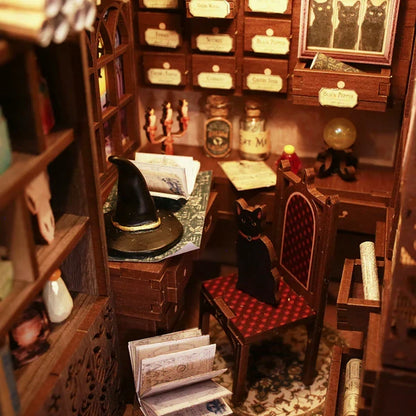 Booknook miniatuur bouwpakket The Magic Pharmacist 18x11x23cm