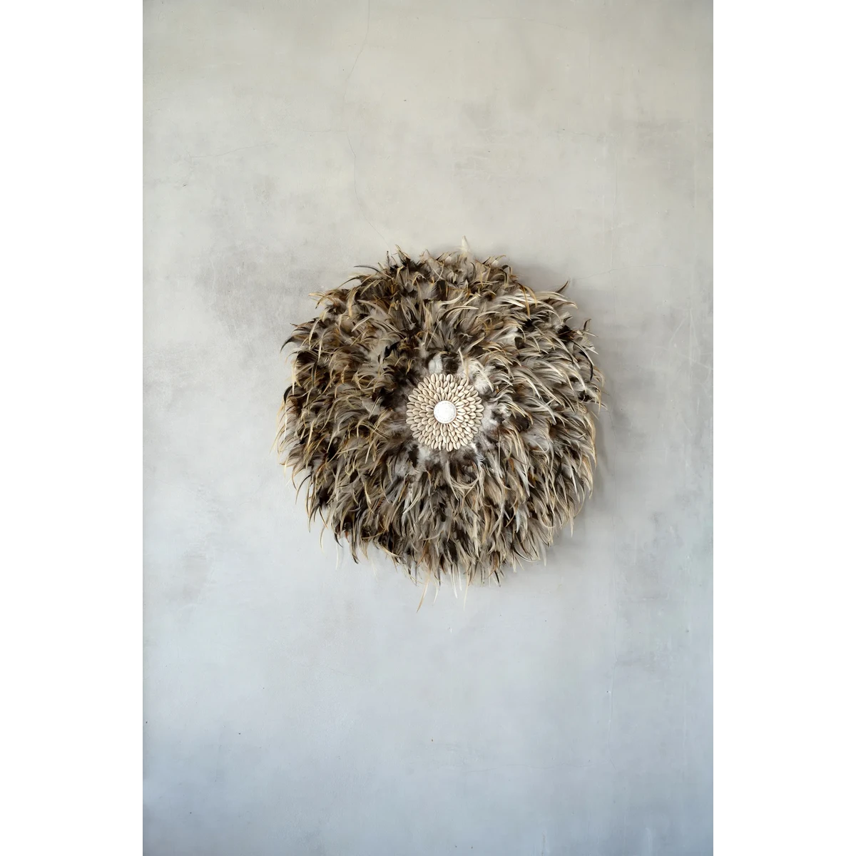 Wanddecoratie veren schelpen grijs bruin 50 cm