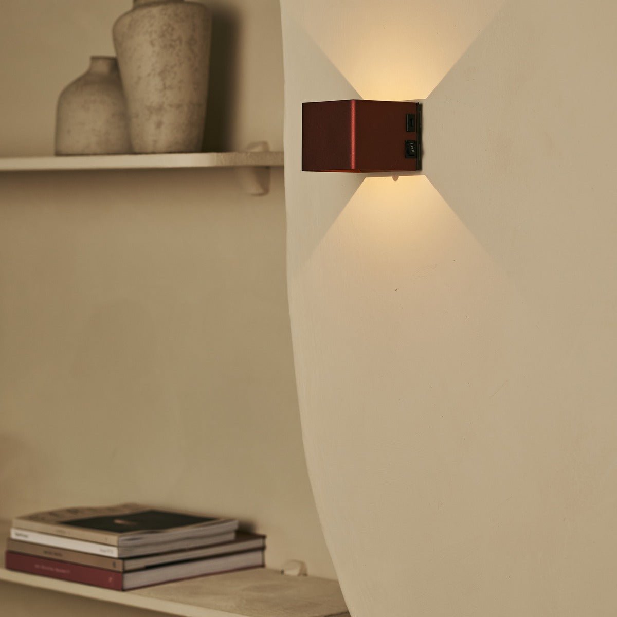 TESS Bronze oplaadbare wandlamp - Bewegingssensor, 20 verschillende lichtmodi, dimable, magnetische suspensiesysteemlamp en inclusief afstandsbediening