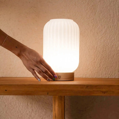 Tafellamp Lilly matglas houten voet dimbaar 3 lichtmodi