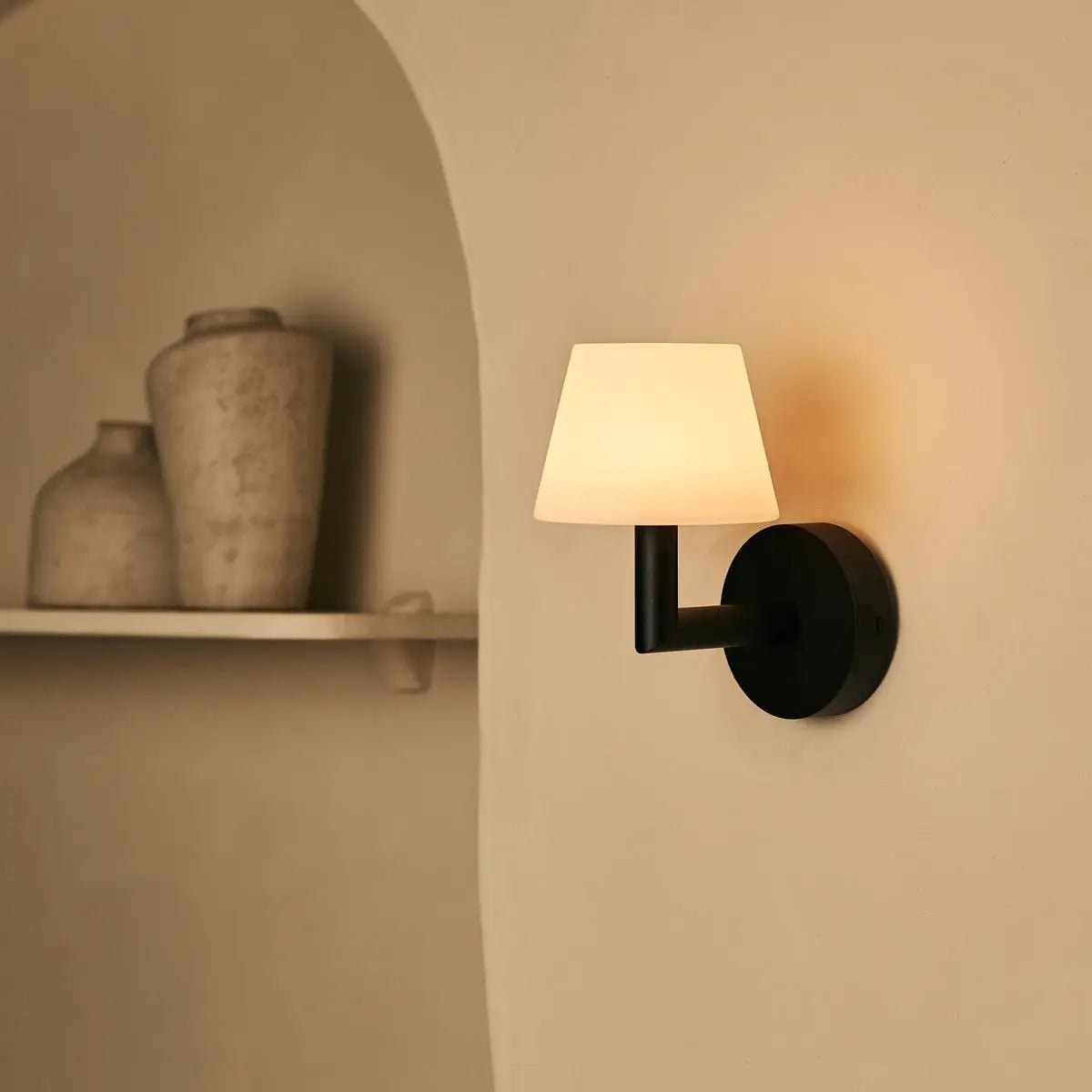 Wandlamp Ted Black oplaadbaar hout zwart dimbaar