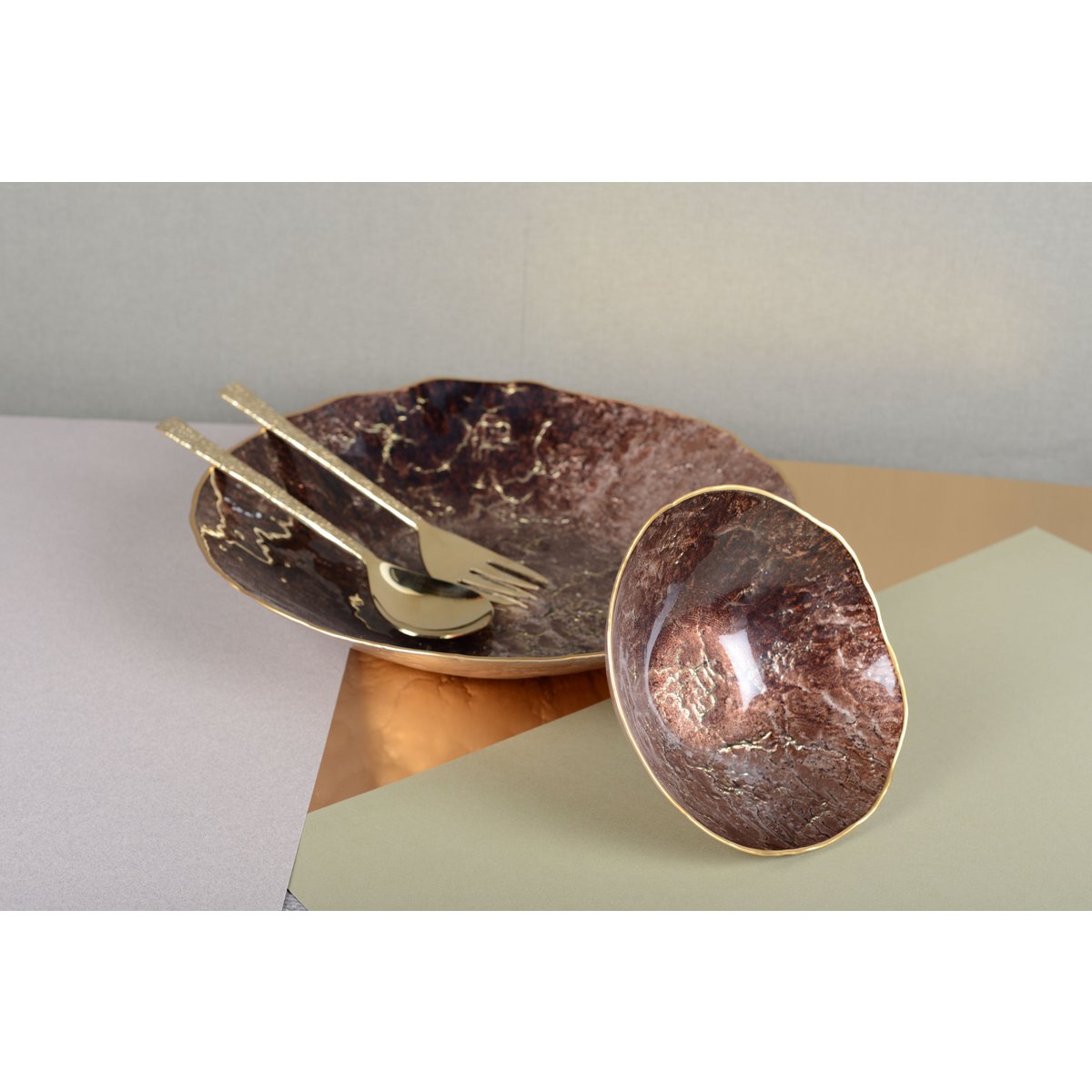 Kom bruin met gouden rand 20 cm glas keramiek