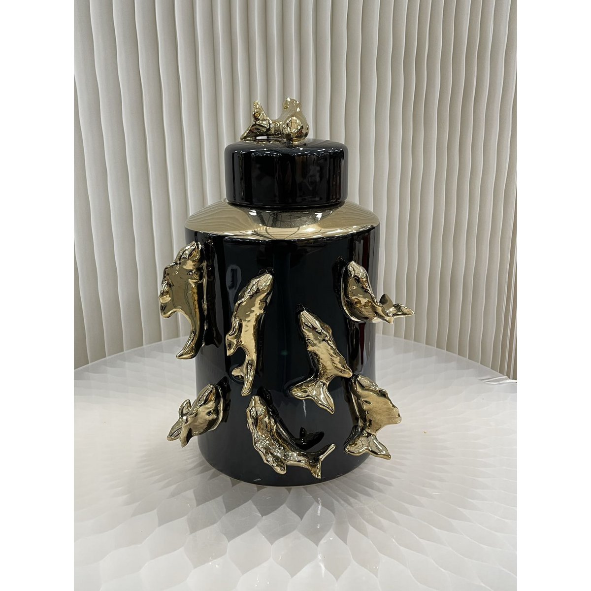 Voorraadpot 30x23 cm met gouden vissen zwart