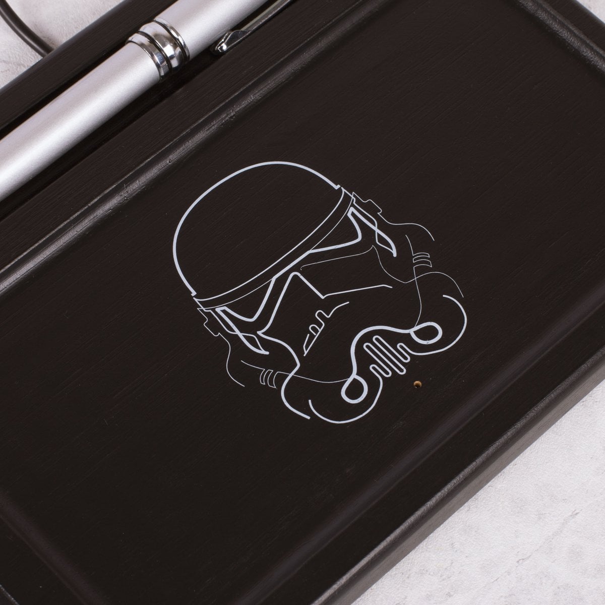 Bureau organizer Stormtrooper met draadloze oplader