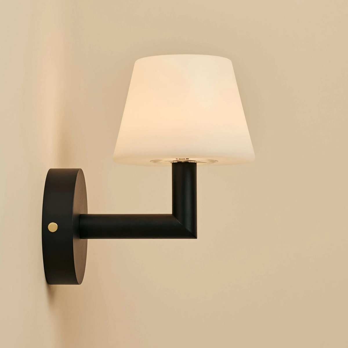 Wandlamp Ted Black oplaadbaar hout zwart dimbaar