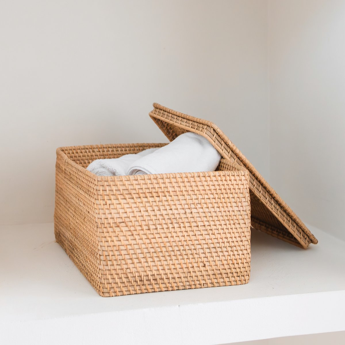 Opbergmand met deksel rotan beige