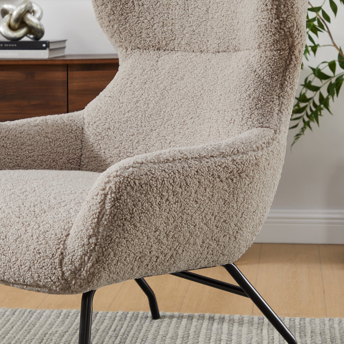 Fauteuil en kruk teddybont taupe