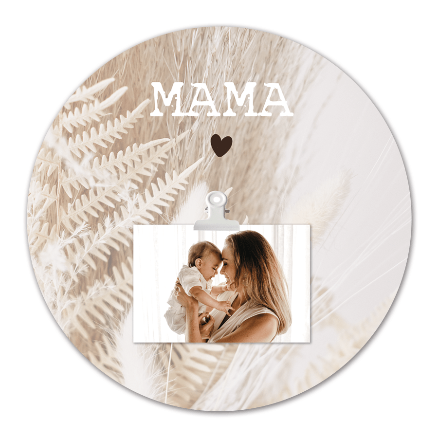 Circle with photo of Mom