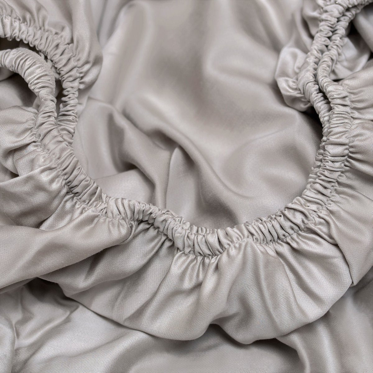 Hoeslaken TENCEL satijn taupe