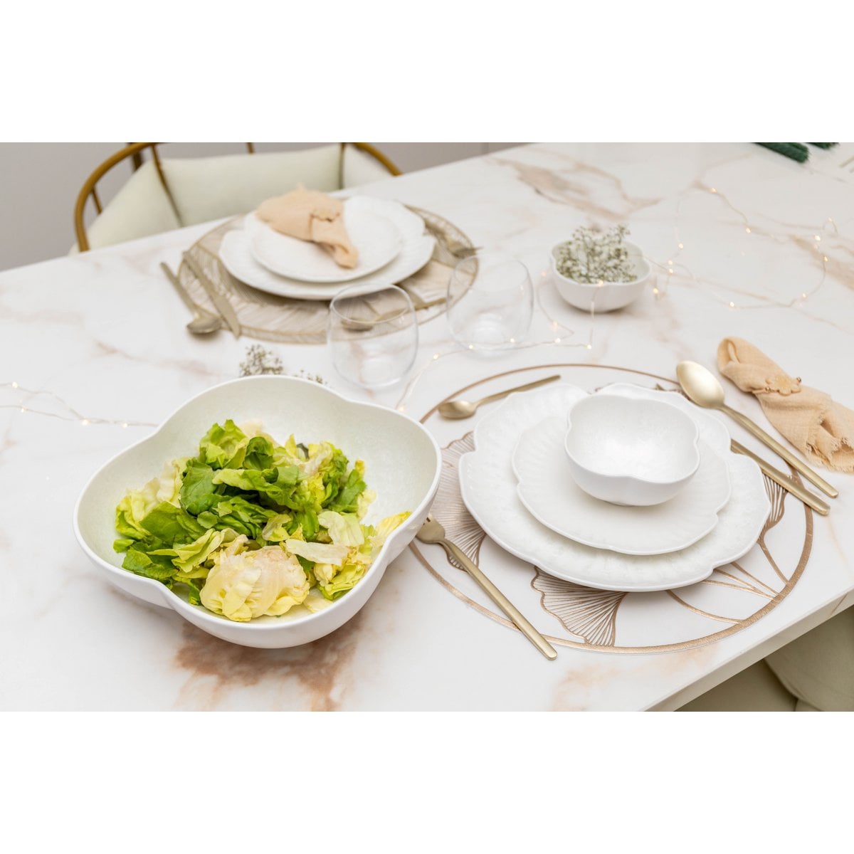 Saladekom 25,5 cm wit porselein bloemvorm
