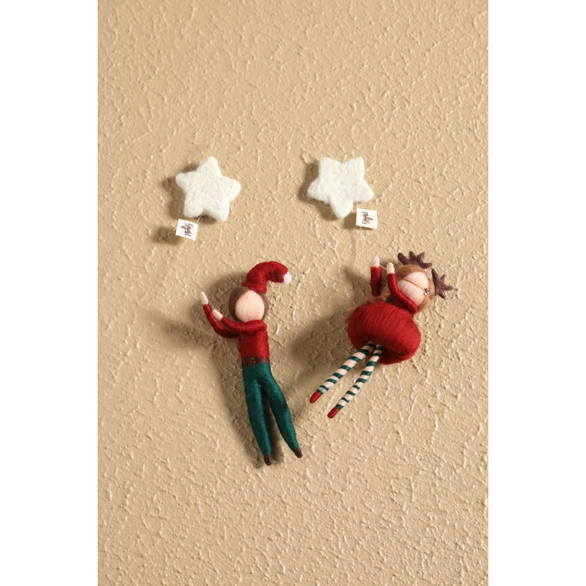 Wanddecoratie elf 25 cm wolvilt rood groen wit bruin
