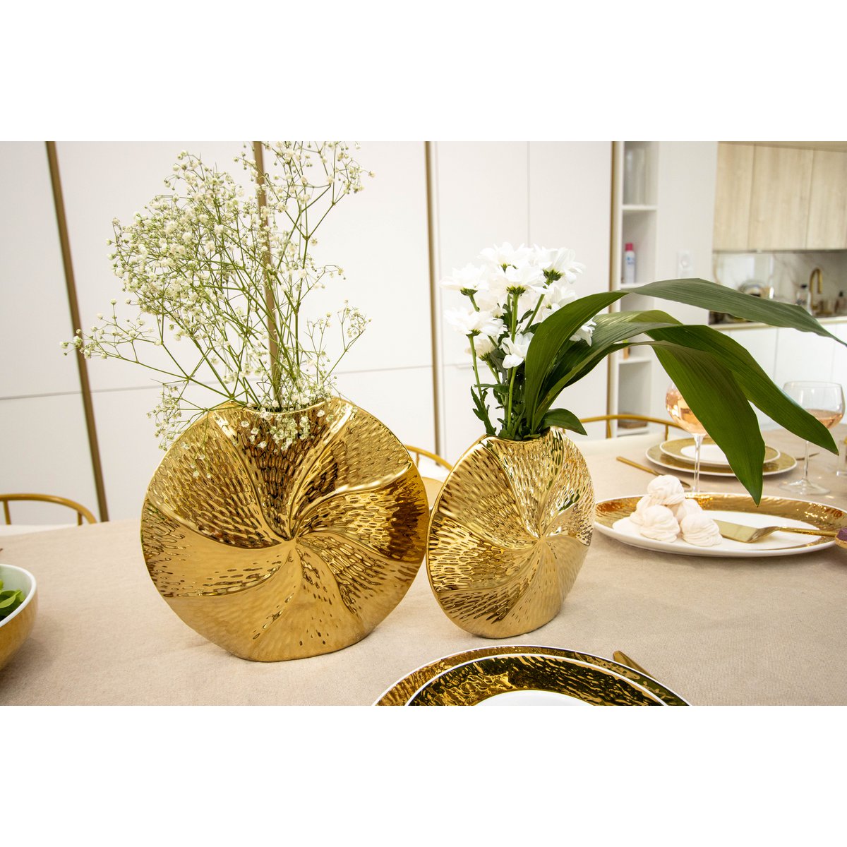 Golden spiral vase in ceramic 23x6x21.5 cm
