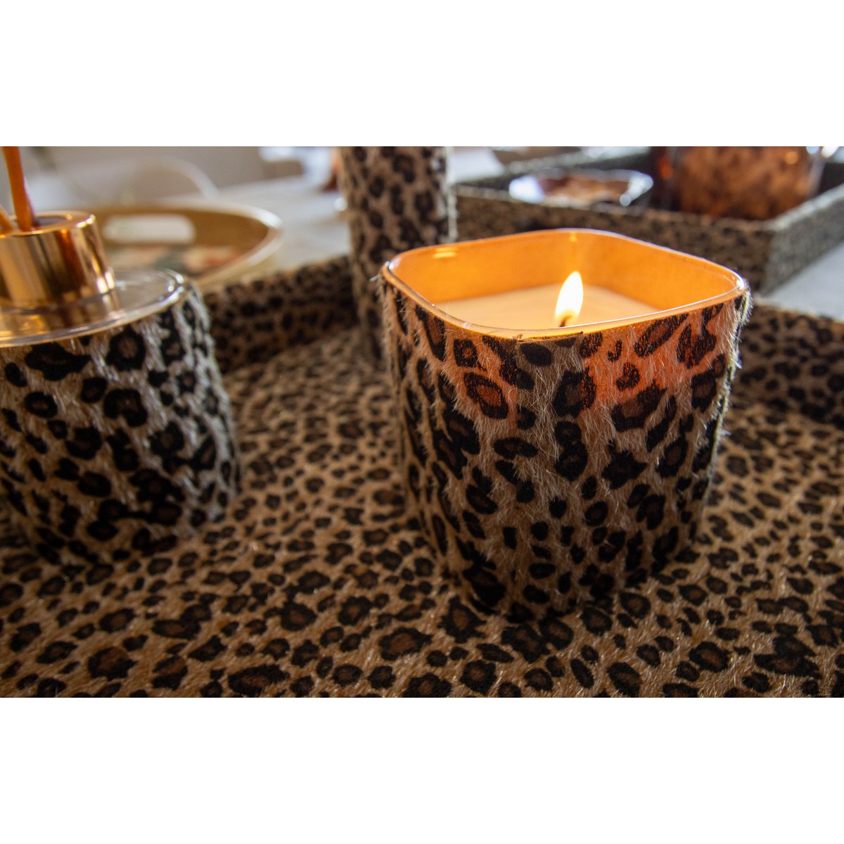 8x8x8cm leopard glass candle