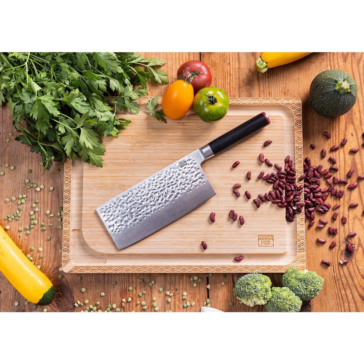 De Asian Set Deluxe Edition (B): 3 messen (schilmesje + santoku + hakmes) + 3 accessoires (bamboesnijplank + aanzetstaal + slijpset korrel 180/800)