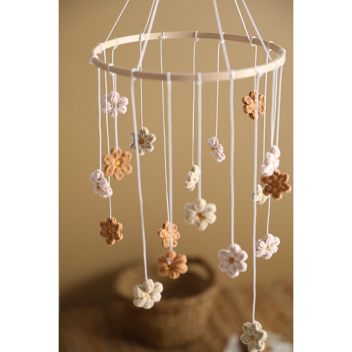 Babymobiel gehaakt bloemen beige babyroze crème 21 cm