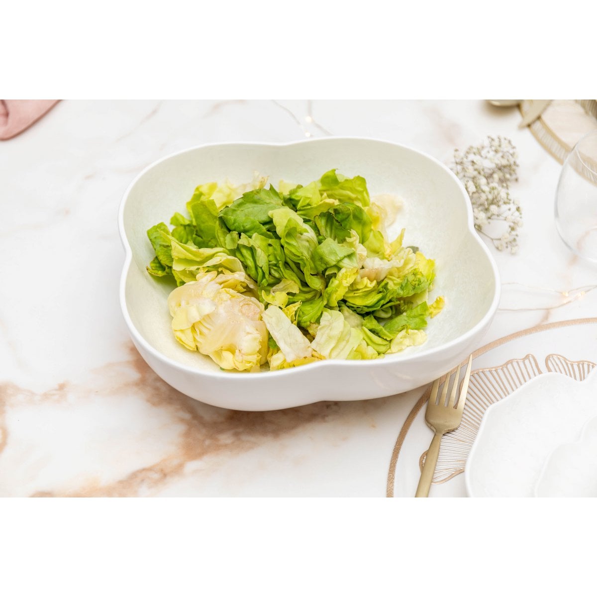Saladekom 25,5 cm wit porselein bloemvorm