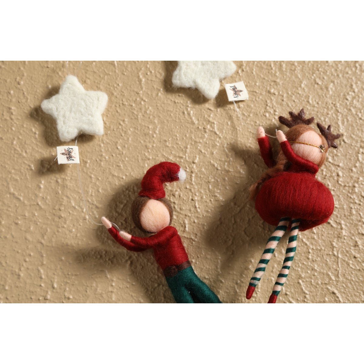 Wanddecoratie elf 25 cm wolvilt rood groen wit bruin