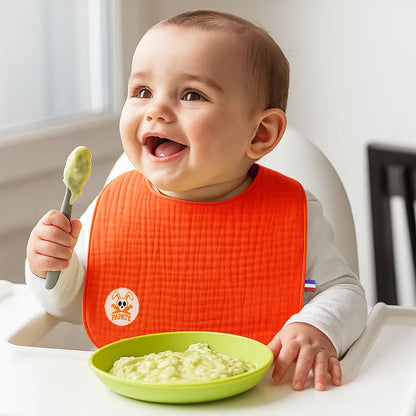Organic cotton bib with strawberry