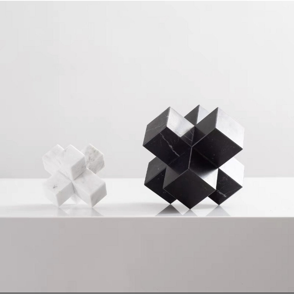 Marmeren kruis 15x15x15 cm zwart