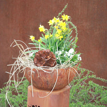 Rust-coloured garden decoration pillar with dandelions and bowl | Vintage decorative flower pillar