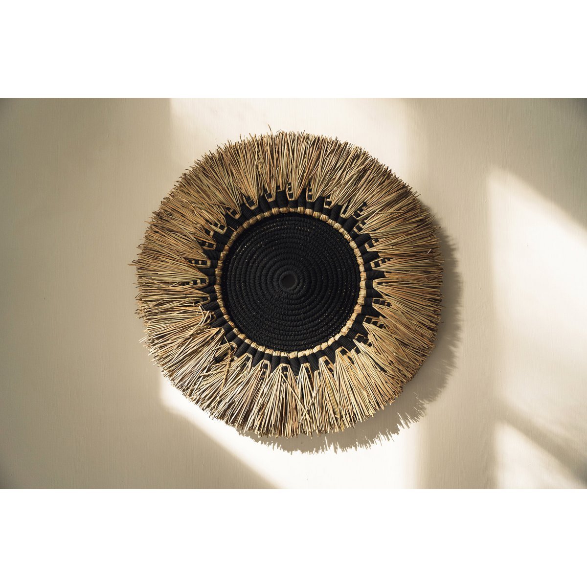 Wanddecoratie macramé raffia zwart naturel 60x3 cm