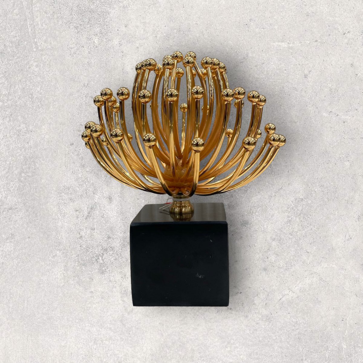 Bloemdecoratie metaal goud zwart 26x23 cm