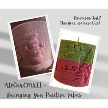 Hier is het! Kerstkoetspijlerkaars met reliëf