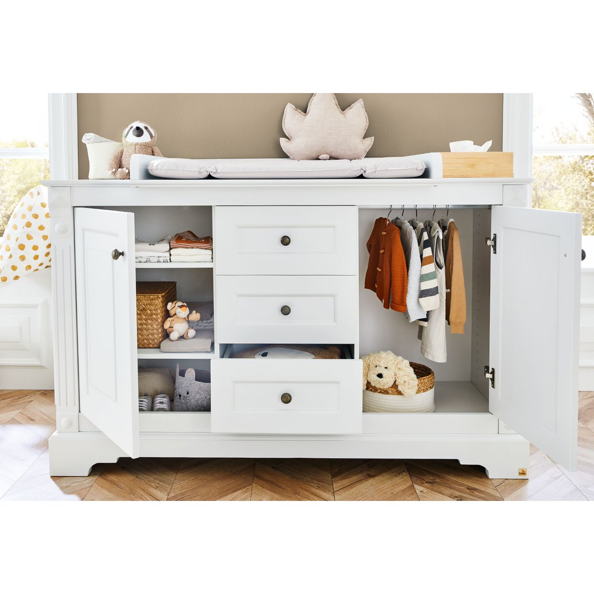 Nursery "Emilia" extra wide incl. wall shelf, 4 parts