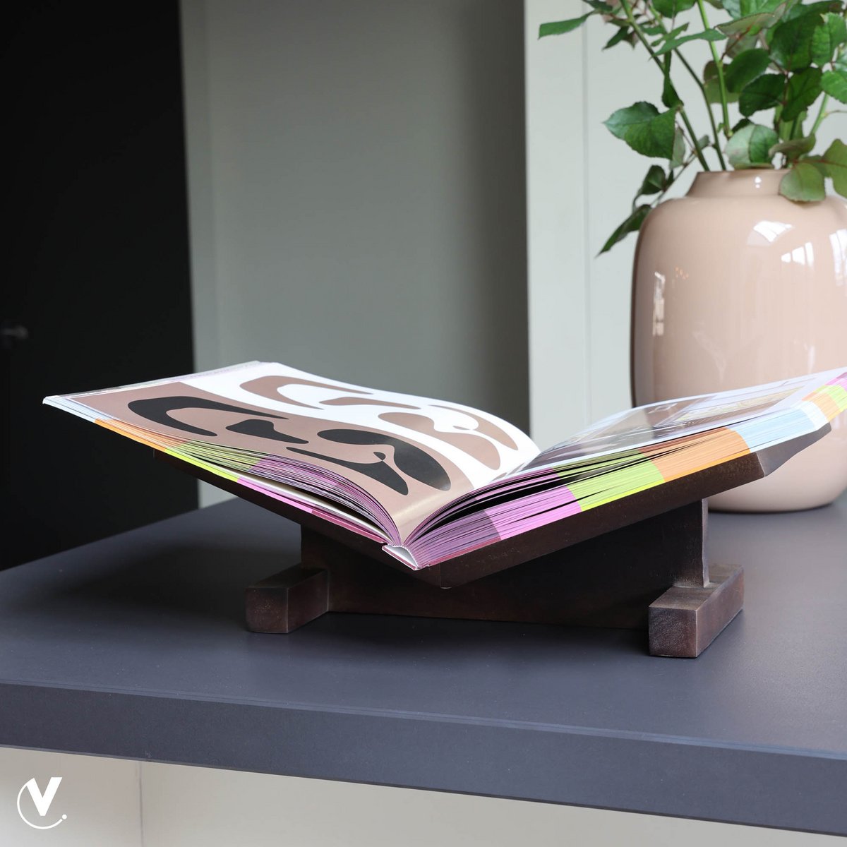 Boekenstandaard walnoothout
