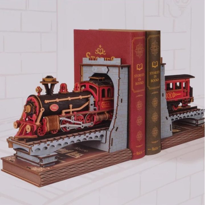 Robotime DIY Boek Nook Wonderland Boekensteun Century Train