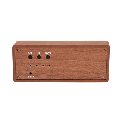 Wekker massief hout gegraveerd
