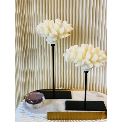 Koraaldecoratie met metalen standaard H30xB25xD25 cm wit