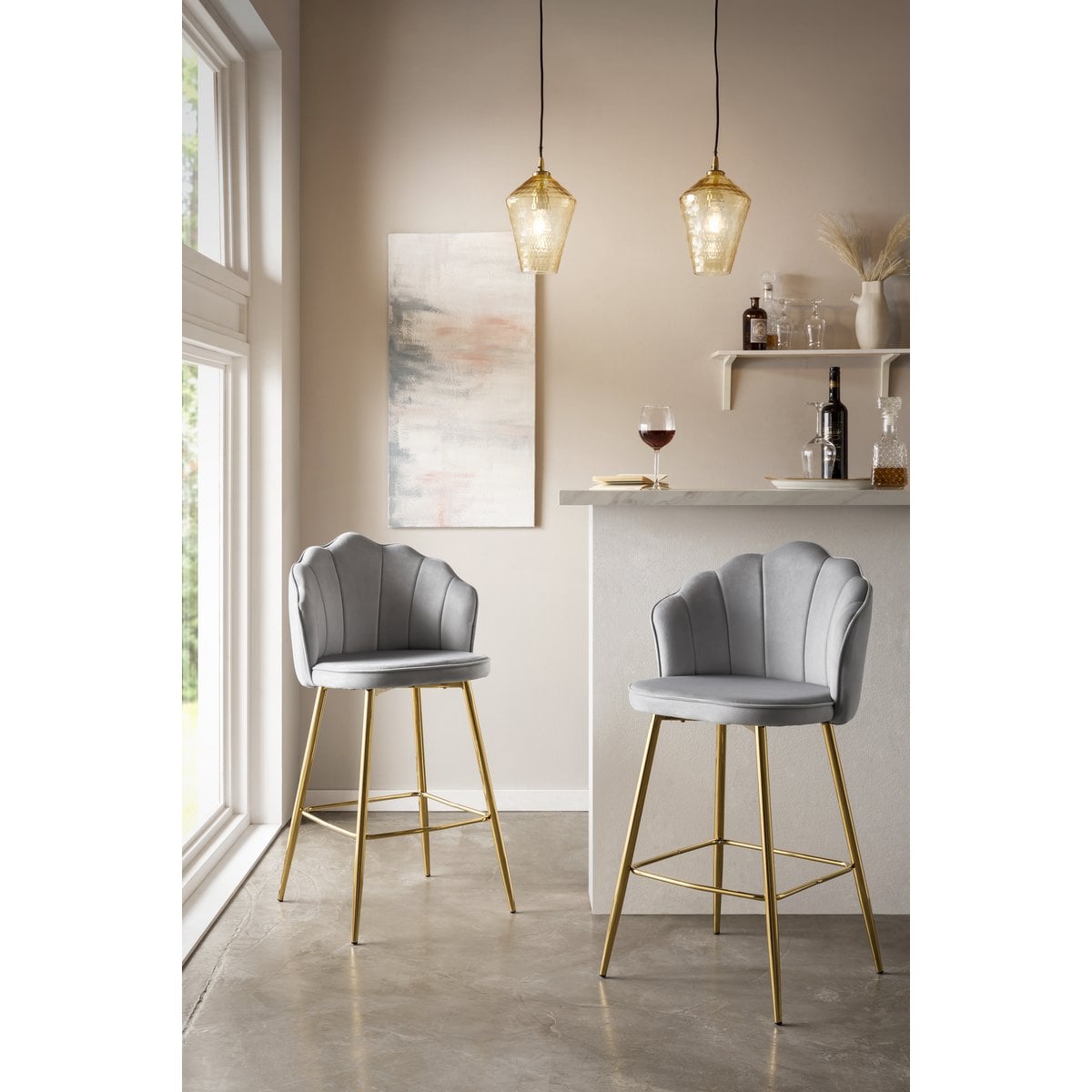 Set of 2 bar stools with shell design in light grey velvet