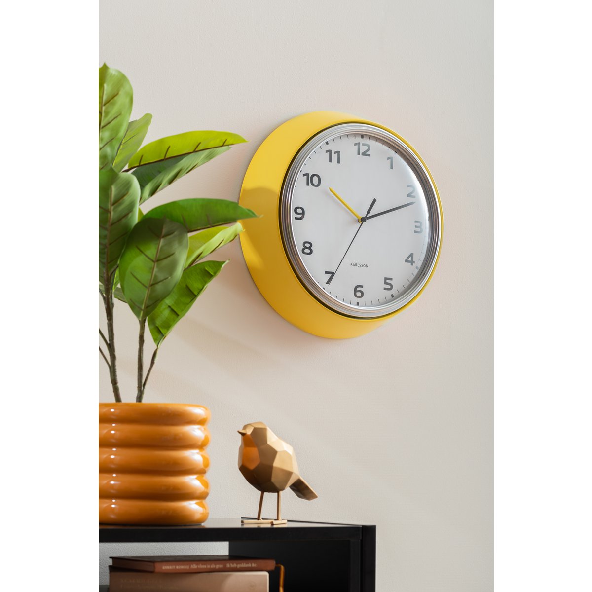 Wandklok 34 cm ijzer geel