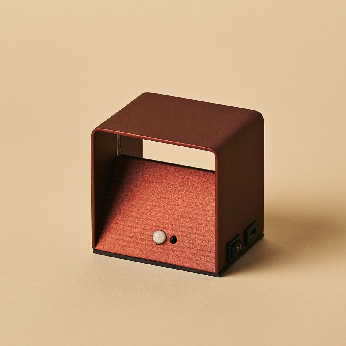 TESS Bronze oplaadbare wandlamp - Bewegingssensor, 20 verschillende lichtmodi, dimable, magnetische suspensiesysteemlamp en inclusief afstandsbediening