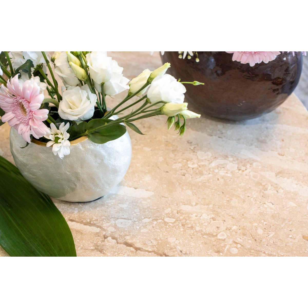 White oval vase 15x10x12.5 cm