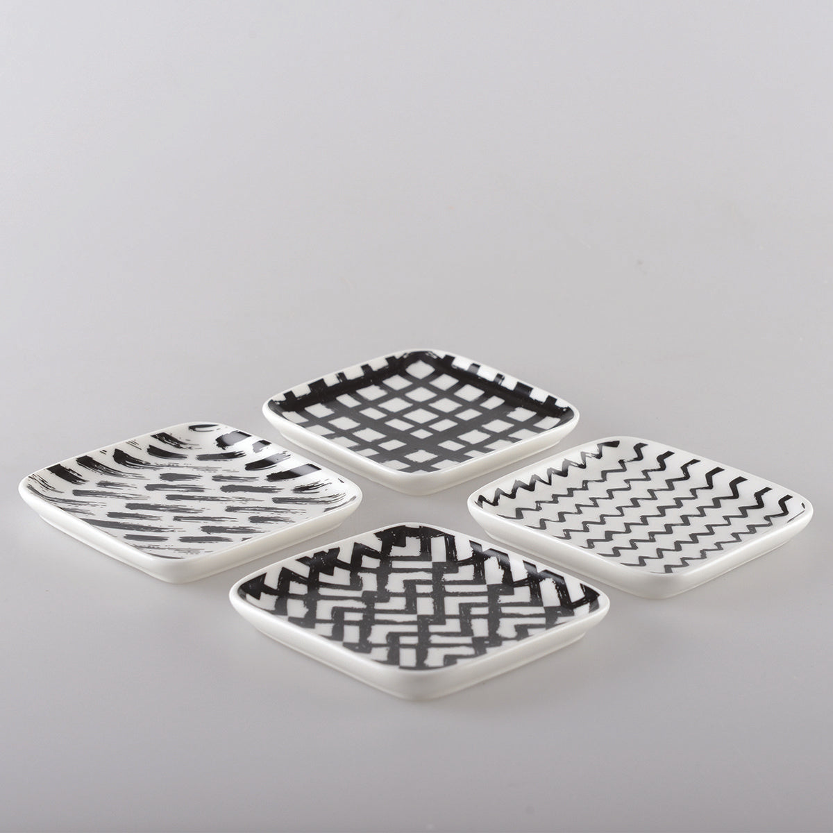 Black and white mugs 9.5 cm - lot 4